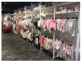 t school of kids clothes on the overtoom