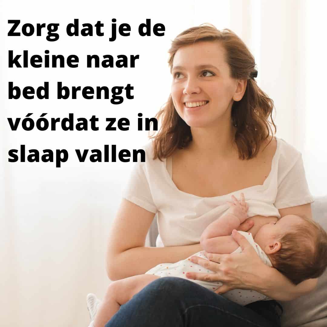 Zorg dat je de kleine naar bed brengt voordat ze in slaap vallen na borstvoeding