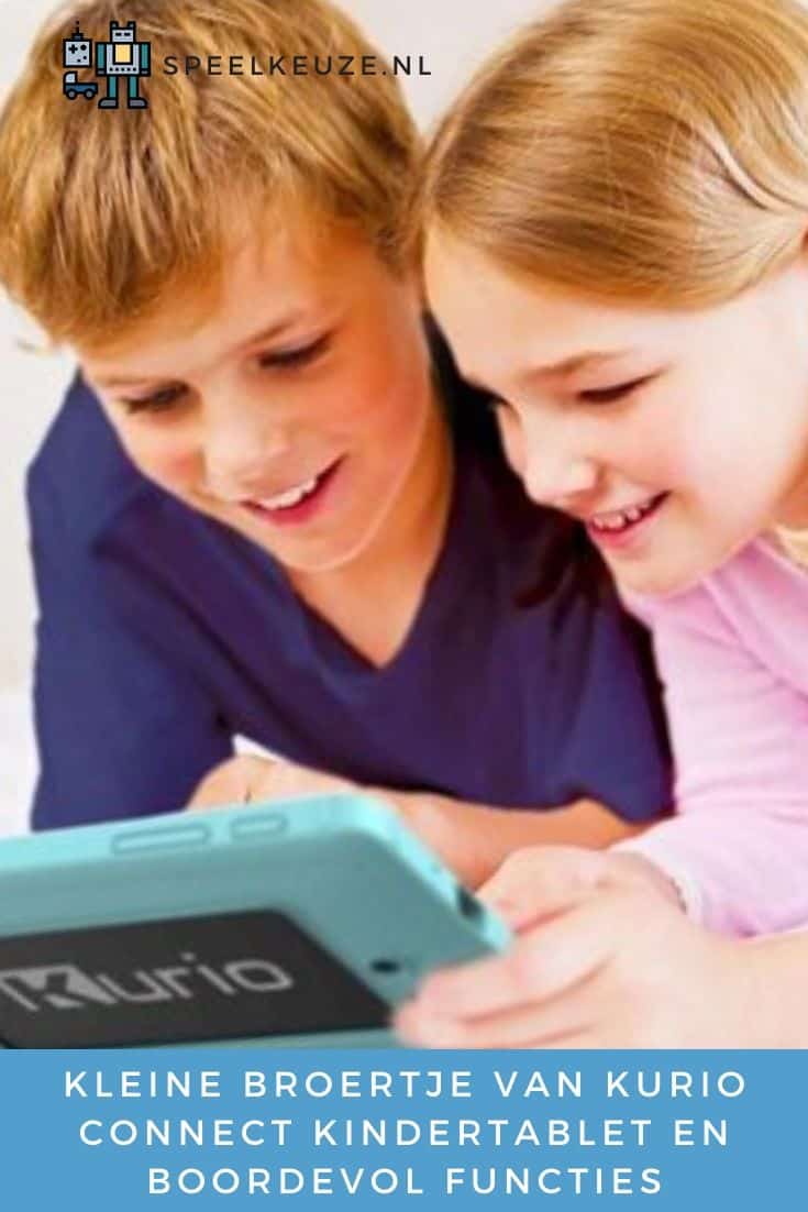 Twee kinderen kijken vrolijk naar de Kurio Tab Lite kindertablet