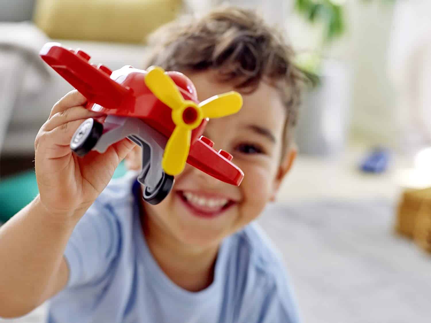 Cutest Duplo plane mechanic: Town Propeller Plane 10908