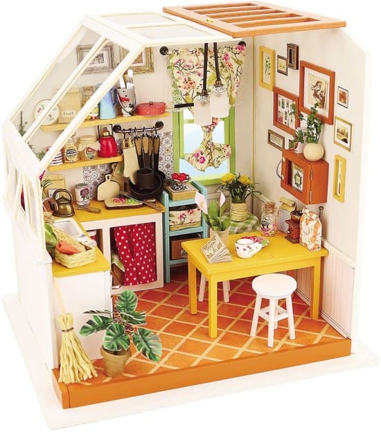Dollhouse kitchen from Robotime