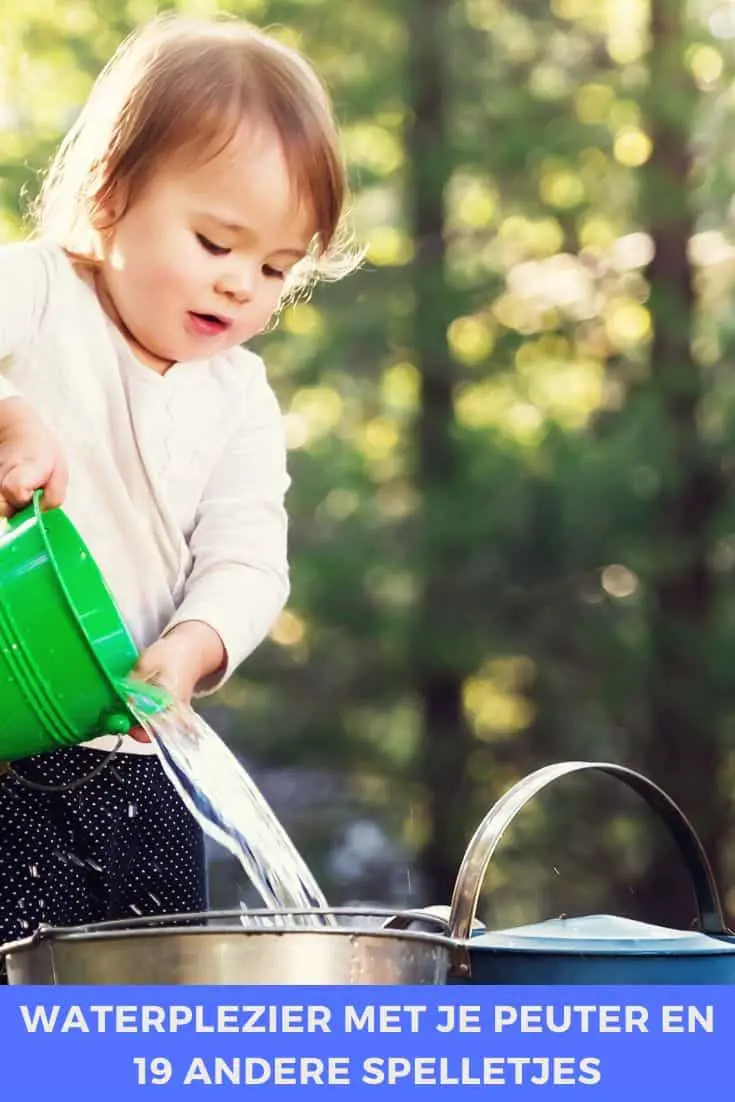 Toddler pour water into buckets