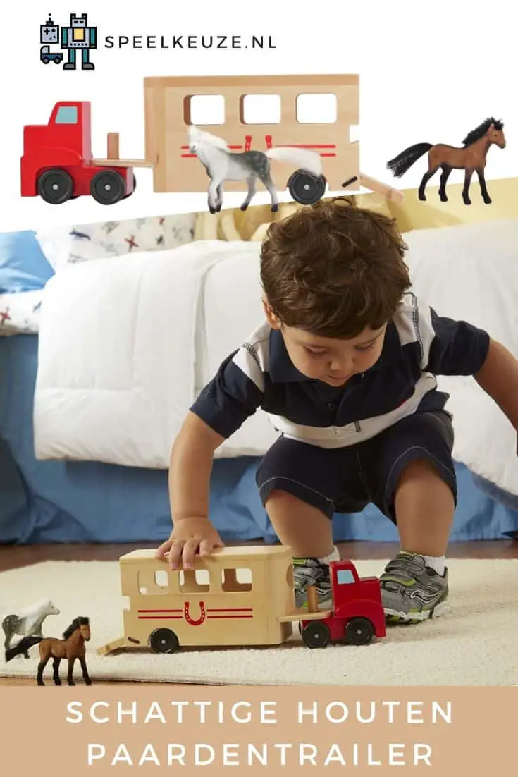 Niño juega con un lindo remolque de caballos de madera.