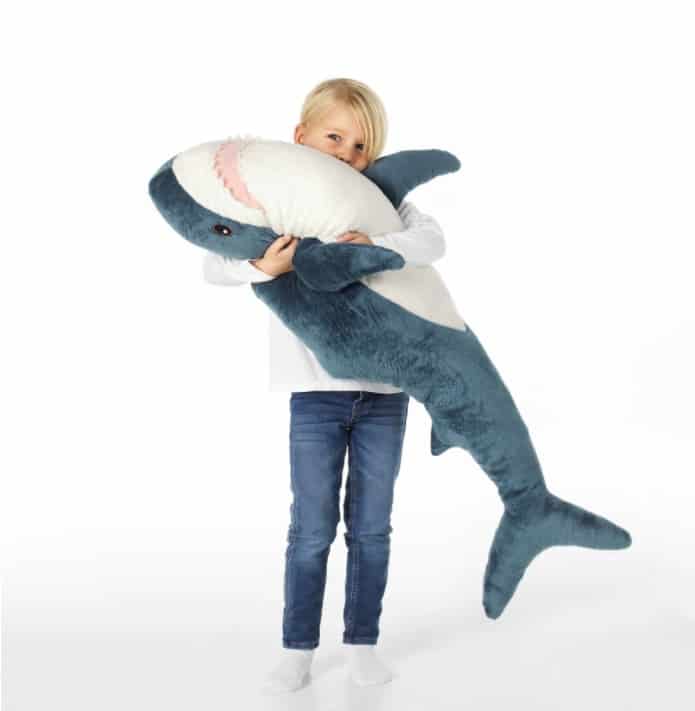 Bonito mega abrazo: tiburón Blahaj