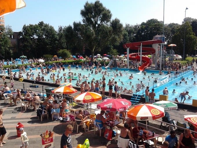 Outdoor pool in South Holland with the best slide De Vliet in Leiden