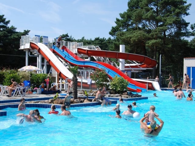 Buitenzwembad bij Limburg met tropische aankleding: de Lage Kempen