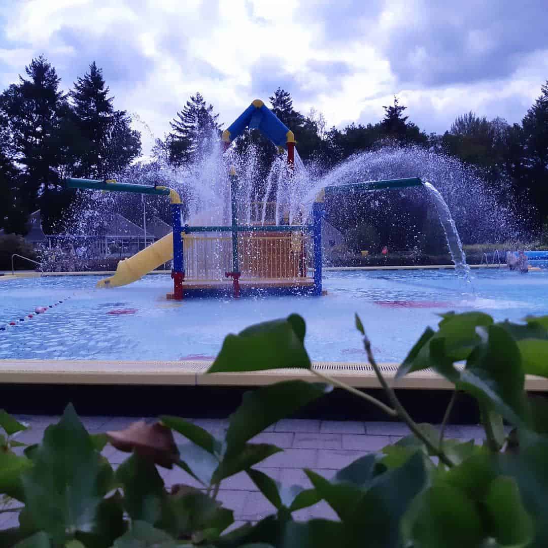 Outdoor pool in Friesland with the best play equipment: Het Bosbad Appelscha