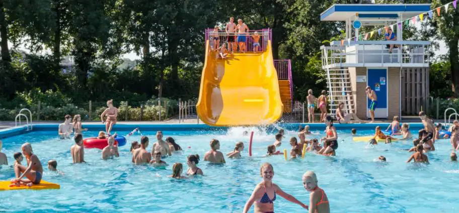 Outdoor pool in Overijssel with the best swimming pools: De Tippe in Heino