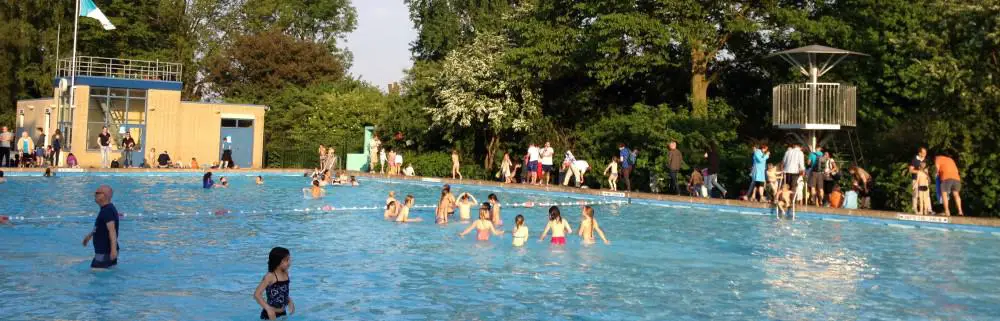 The nicest outdoor pool in Amsterdam: Flevoparkbad