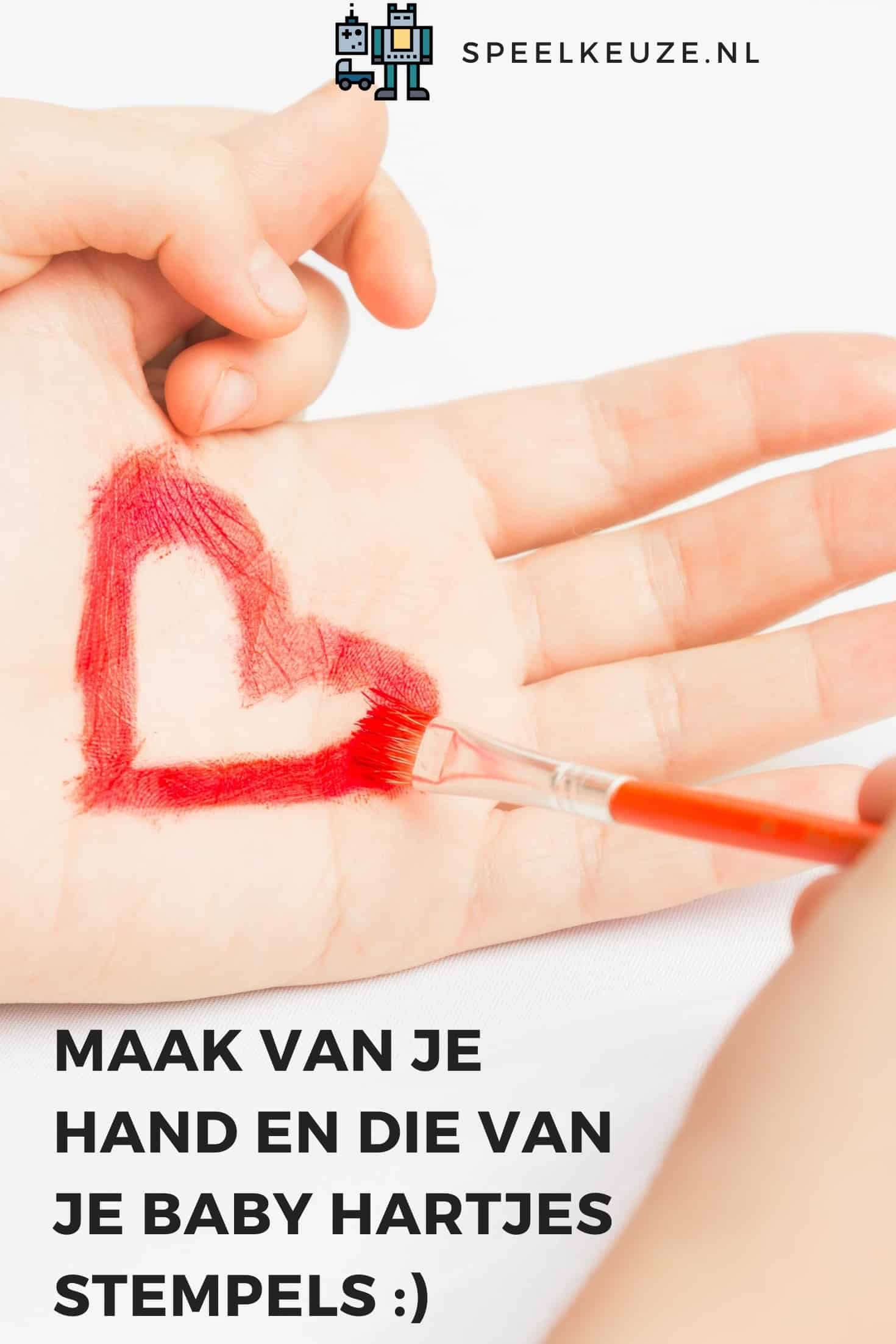 maak van je hand en die van je baby hartjes stempels