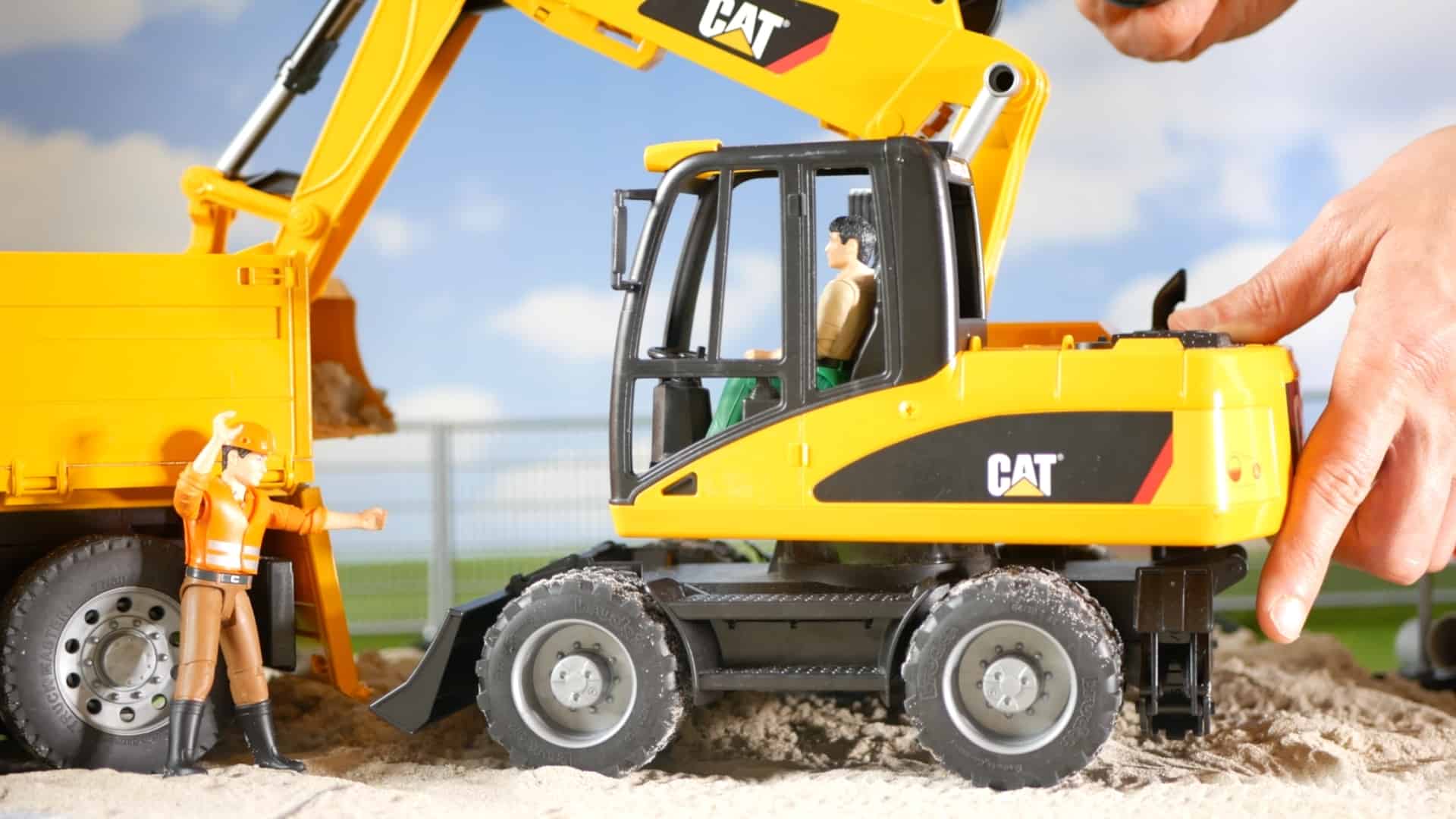 Mejor excavadora: Excavadora de ruedas pequeñas Bruder 02446 Cat
