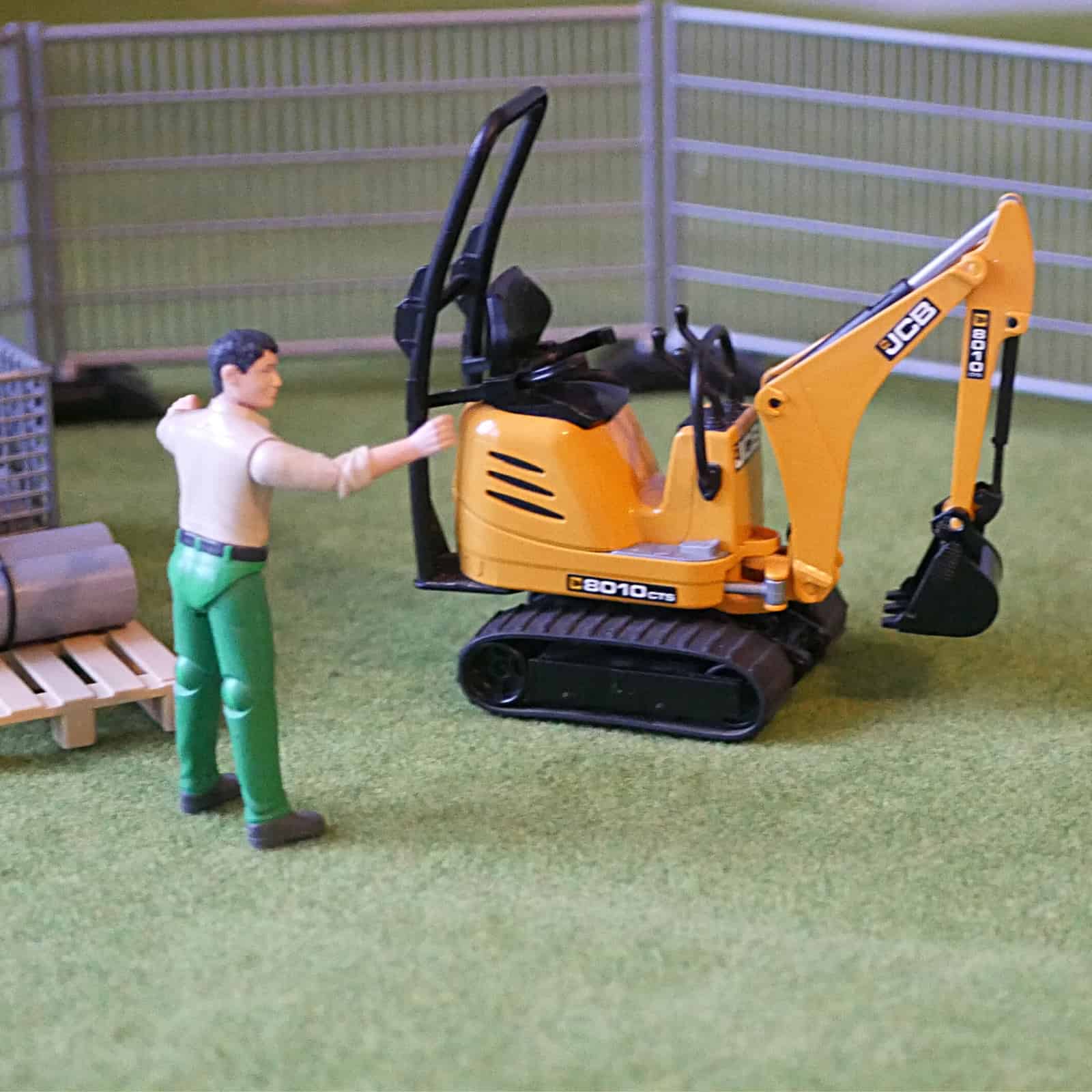 Mejor extensión para el sitio de construcción: Microexcavadora Bruder JCB 8010 Cts con figura