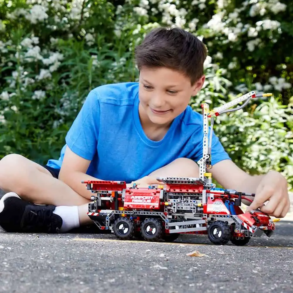 Beste voor wat oudere kids: LEGO Technic Luchthaven Blusvoertuig