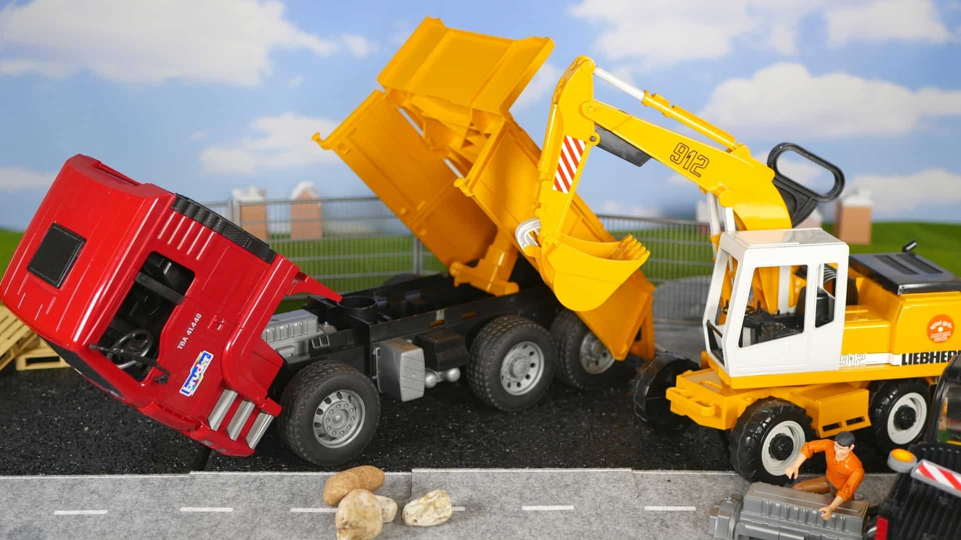 Bruder MAN dump truck completely open