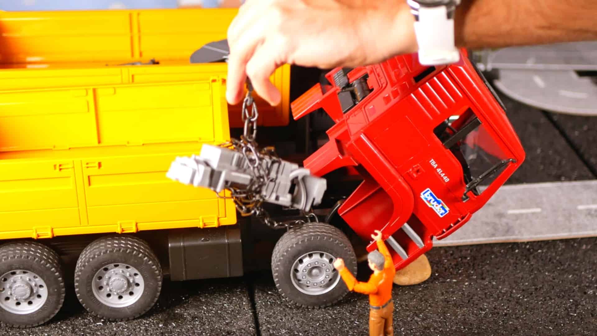 Remove the engine block from the Bruder MAN dump truck
