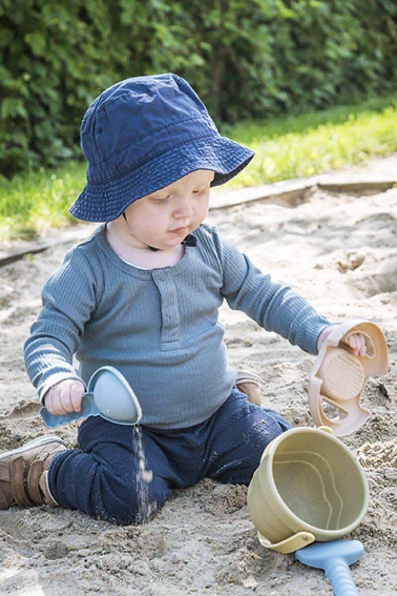 El mejor juego de playa sin BPA: juego de arena y agua Dantoy BIO Tiny para niños pequeños