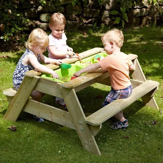 La mejor caja de arena con bancos: mesa de picnic de arena TP Toys