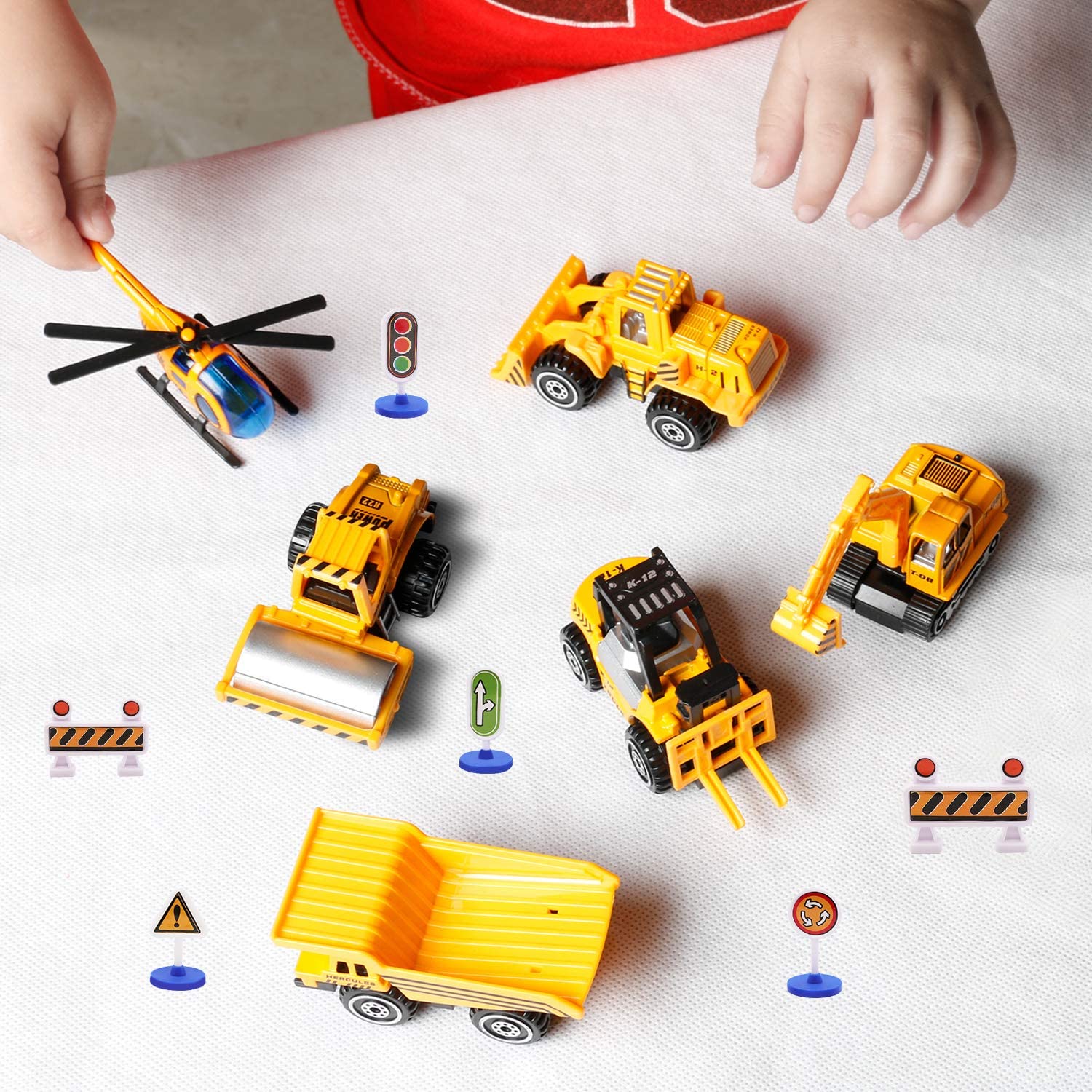 Los juguetes de jardín más bonitos y baratos: coches de construcción Sanlebi Childom