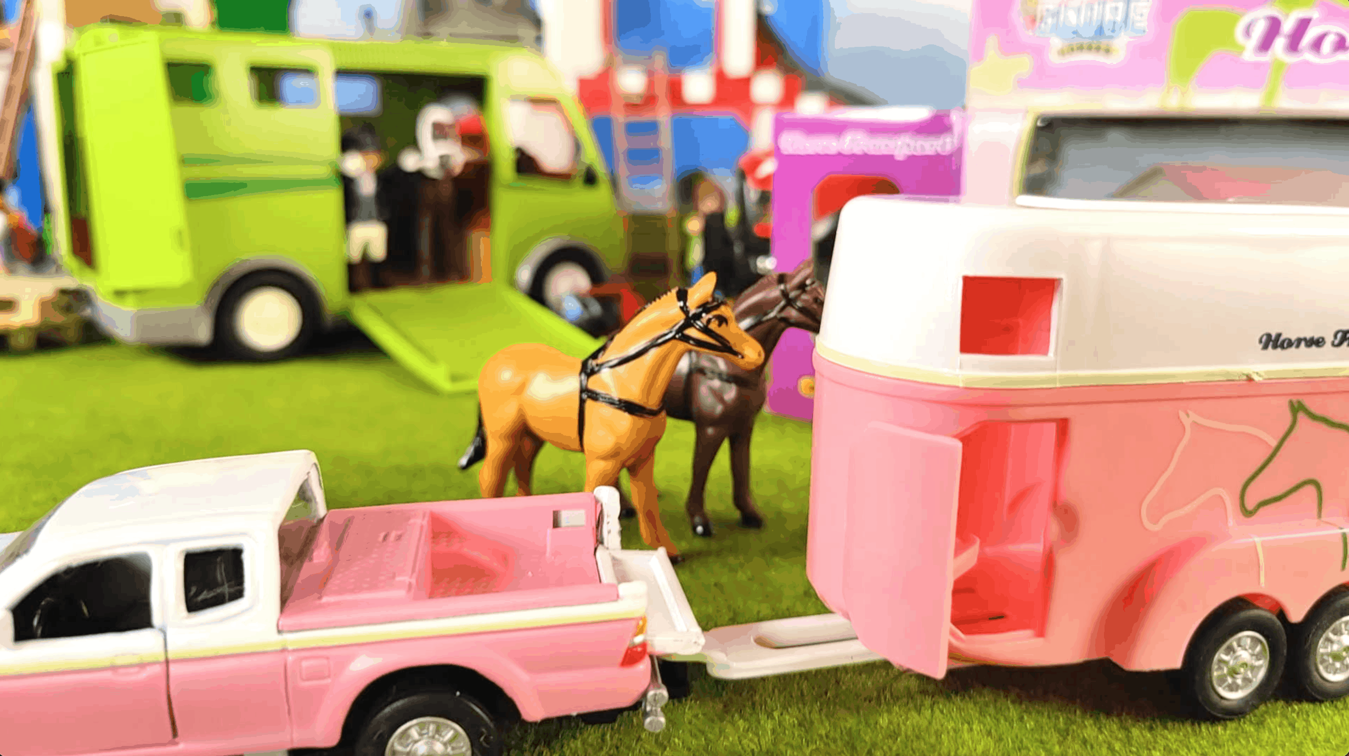 Kids Globe Pink Horse trailer that casts