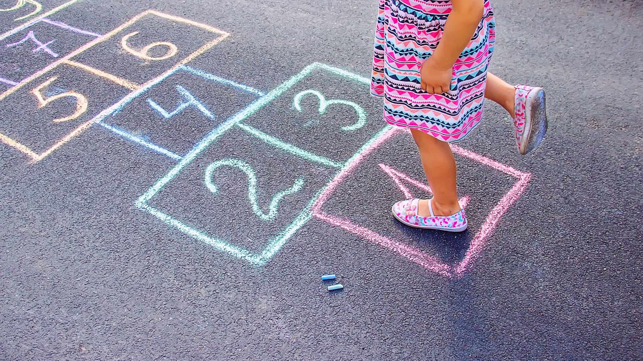 À partir de quand un enfant peut-il sauter