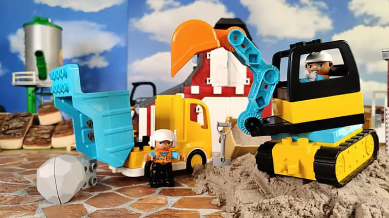 LEGO DUPLO Construction 10931 set on a kinetic sand construction site