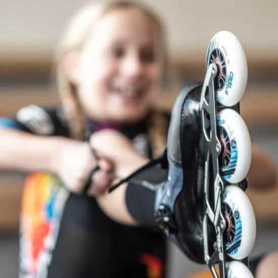 Girl puts on her Cadomotus Rookie One skates