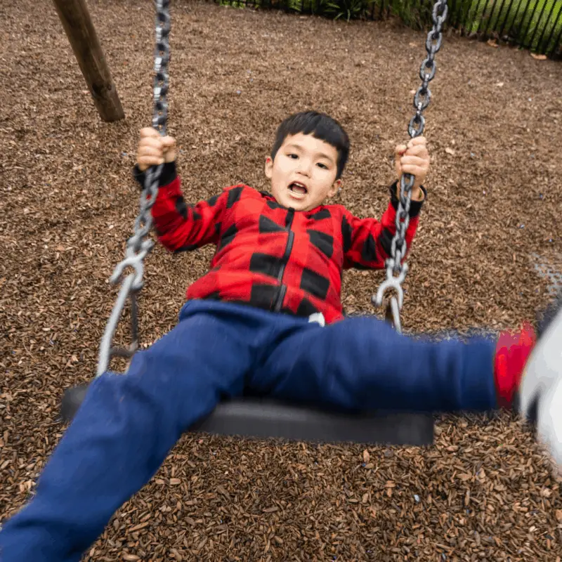 Kindvriendelijke tuintegels en andere ondergrond voor je tuin- houtsnippers