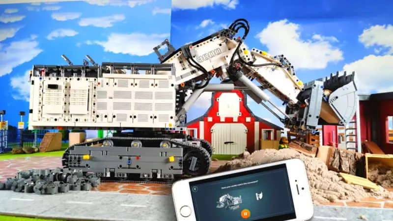 LEGO Liebherr R 9800 op de bouwplaats met app