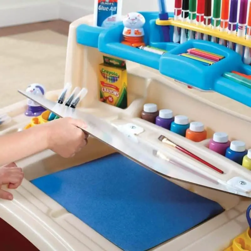 Los mejores muebles para niños de 4 años: escritorio infantil Step2 Deluxe Art Master