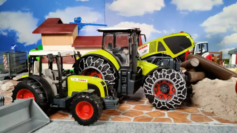 Bruder Claas Nectis contre Claas Axion