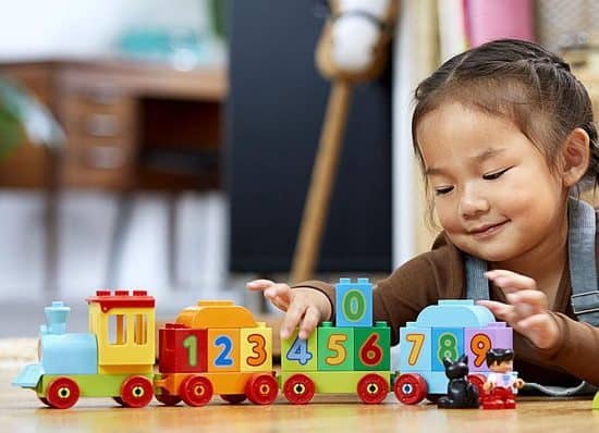 Aprendiendo números: tren de números LEGO DUPLO con el que se juega