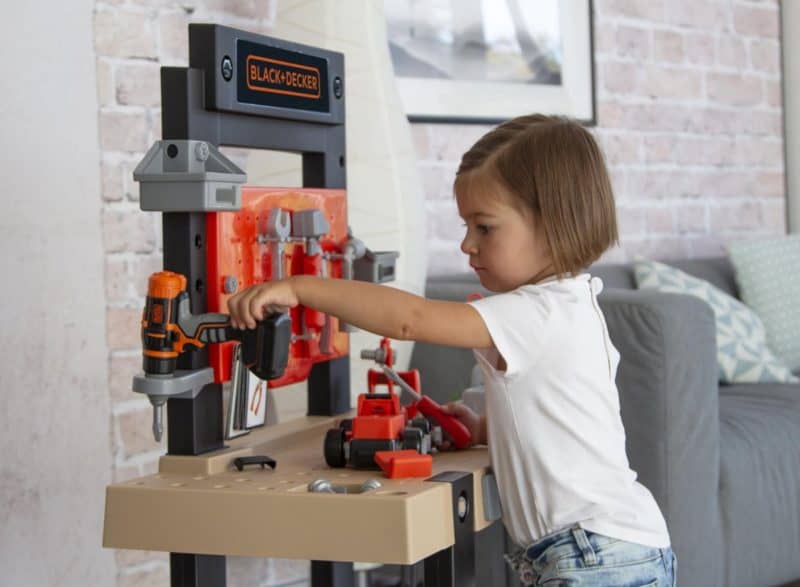 DIY and repair - Smoby Black & Decker Workbench in action