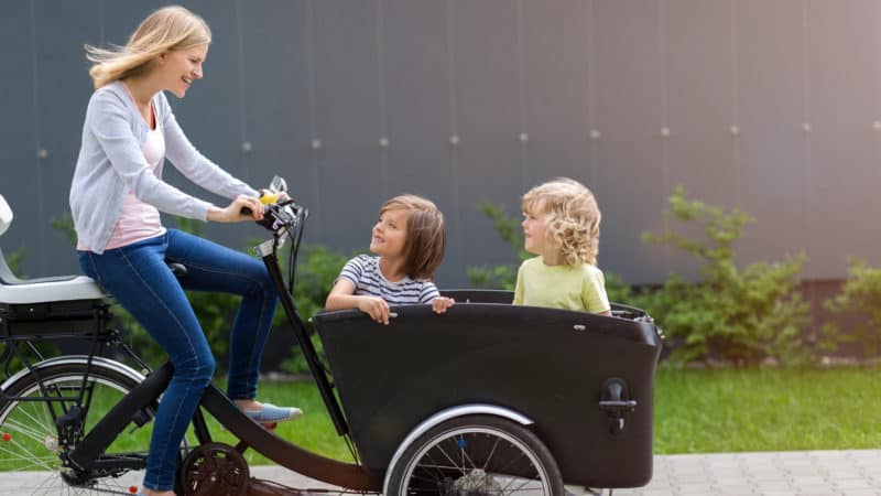 Meilleur vélo cargo électrique | Top 6 des super options pour transporter vos enfants