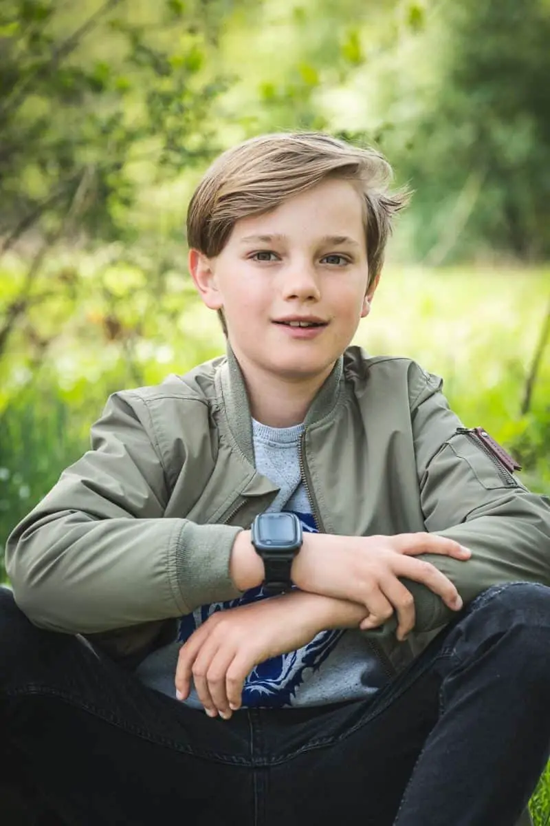 Best-kids-smartwatch-with-GPS-Xplora-X5-Play-with-a-child