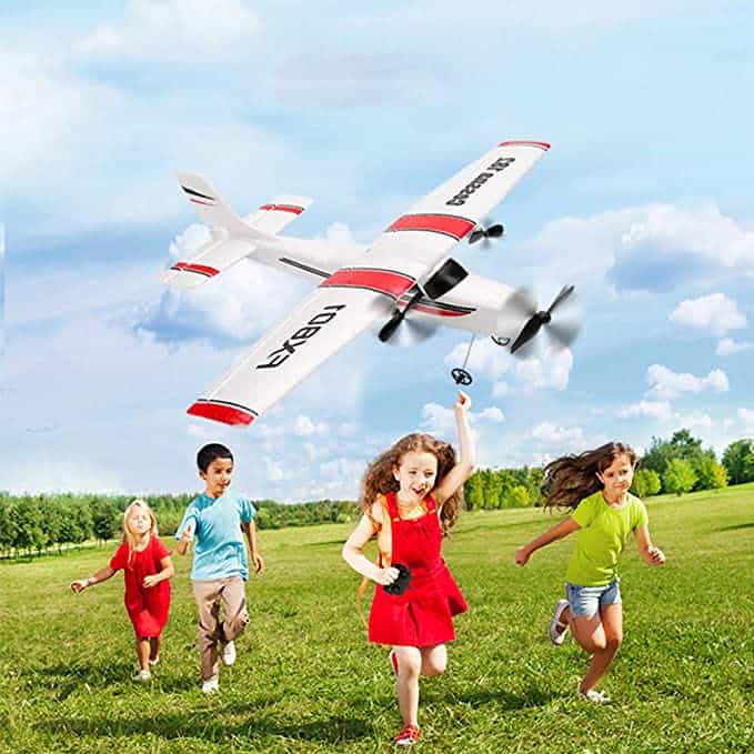 Bestes RC-Flugzeug - FX801 Cessna 182 am Himmel