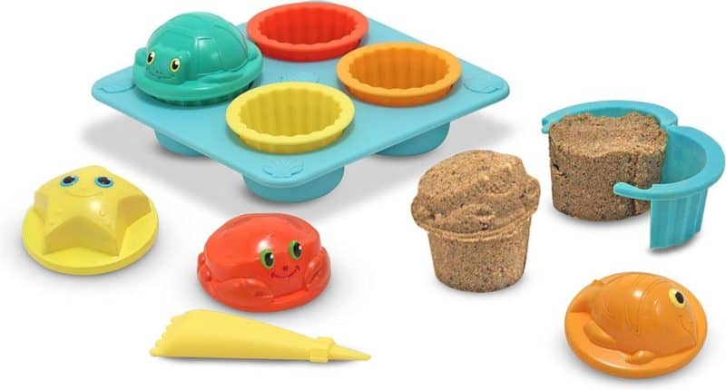Los mejores juguetes de playa para niños de 3 años en adelante: Melissa & Doug Seaside Sand Cupcake Set