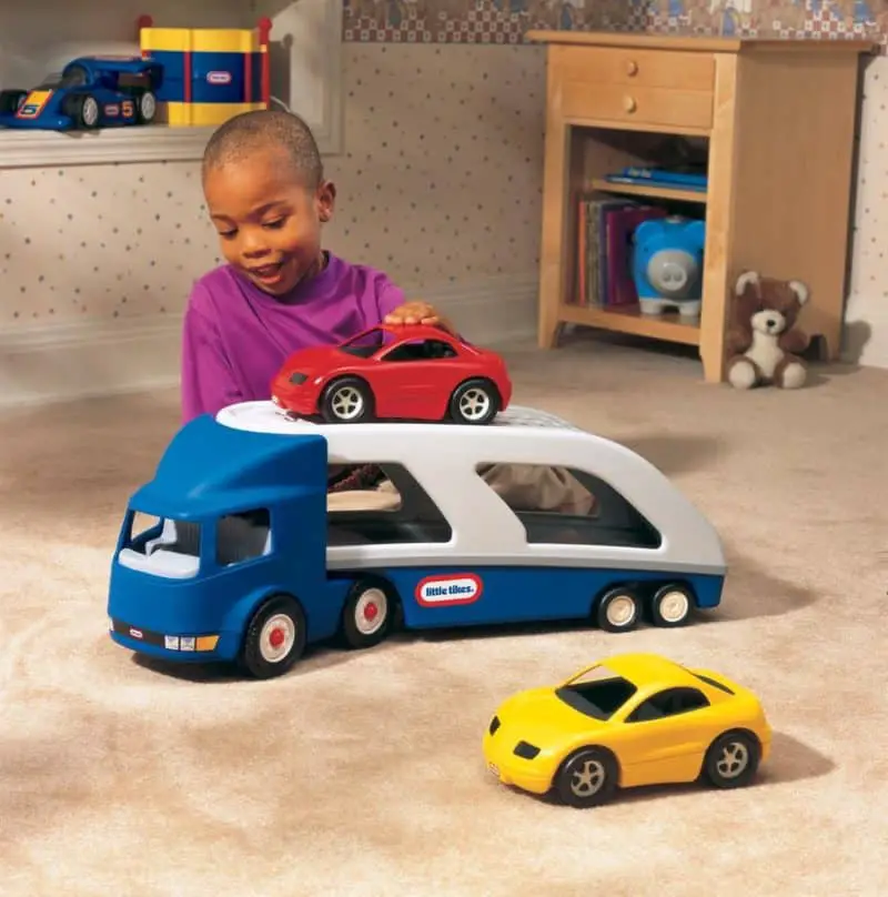 Il miglior set di veicoli per bambini piccoli - Little Tikes Big Car Transporter con Little Boy