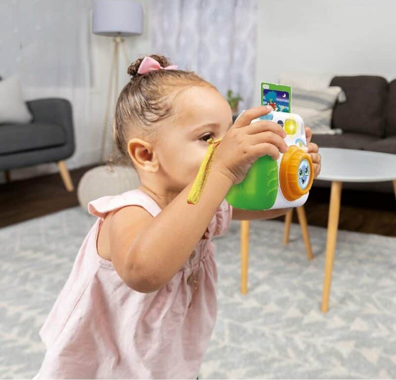 La mejor cámara de juguete para bebés: cámara Vtech Click & Ready con bebé