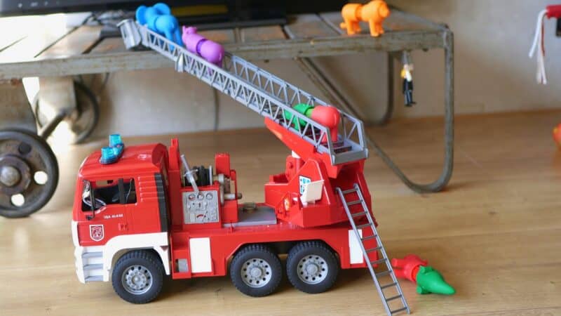 Revisión del camión de bomberos Bruder MAN 02771