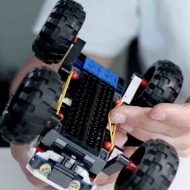 Elastische vering van de Lego off roader