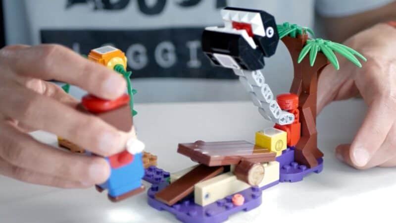 Lego Mario Chain chomp vuela por los aires